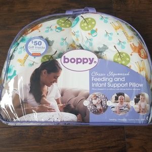 NEW Boppy feeding and infant support pillow